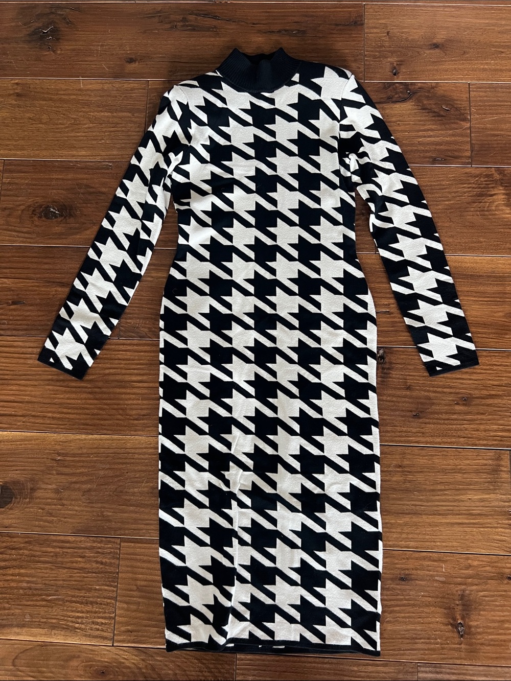 Black & White Houndstooth Long-Sleeve Mock Neck Dress